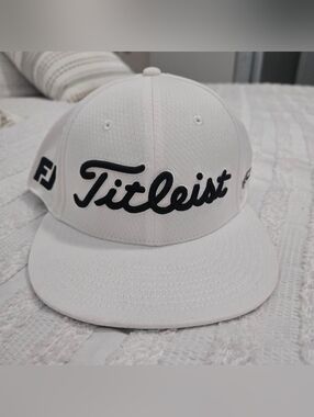 Titleist - White/Black Snapback Hat